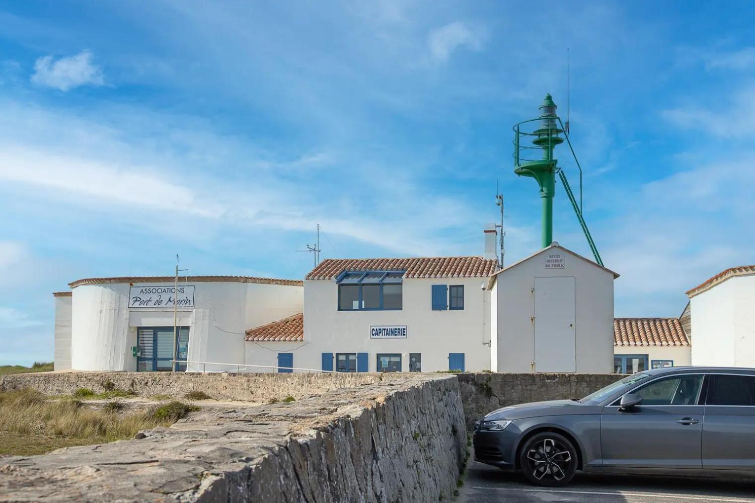 Outrem'her Maison Bord De A L'epine